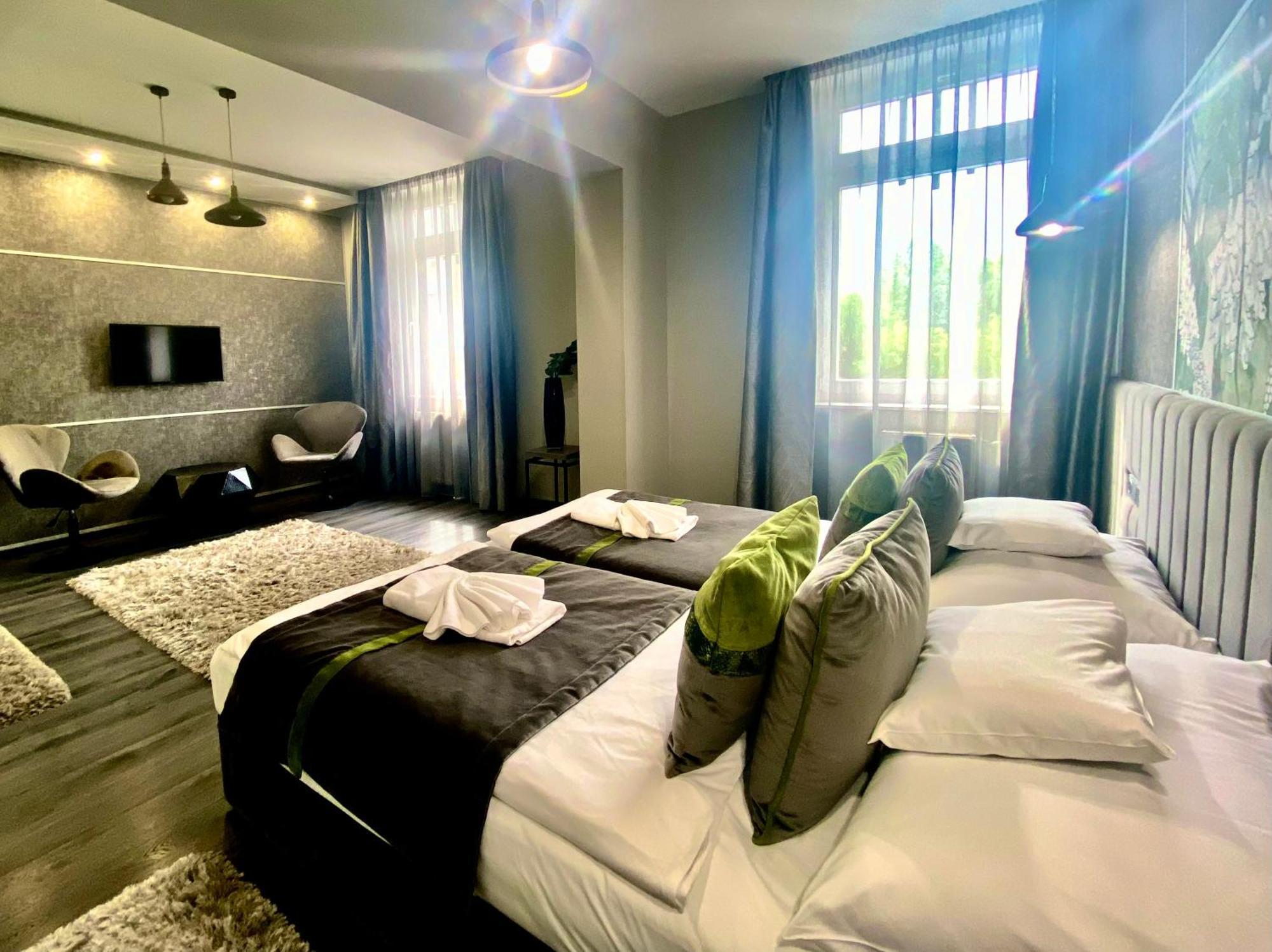 Hotel Central Кечкемет Экстерьер фото